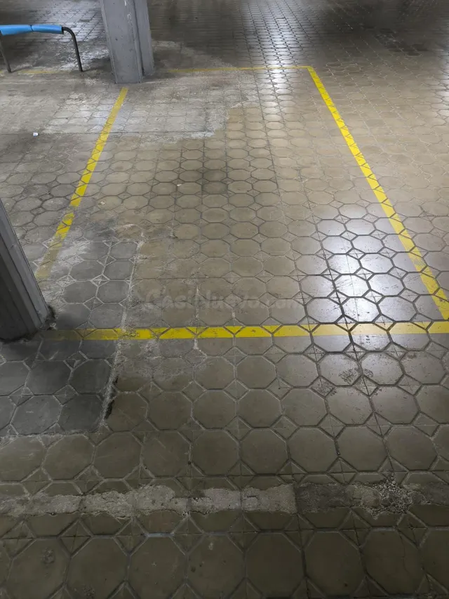 SE VENDE PLAÇA DE APARCAMIENTO PARA 1 COCHE EN MANRESA ZONA  - foto 2