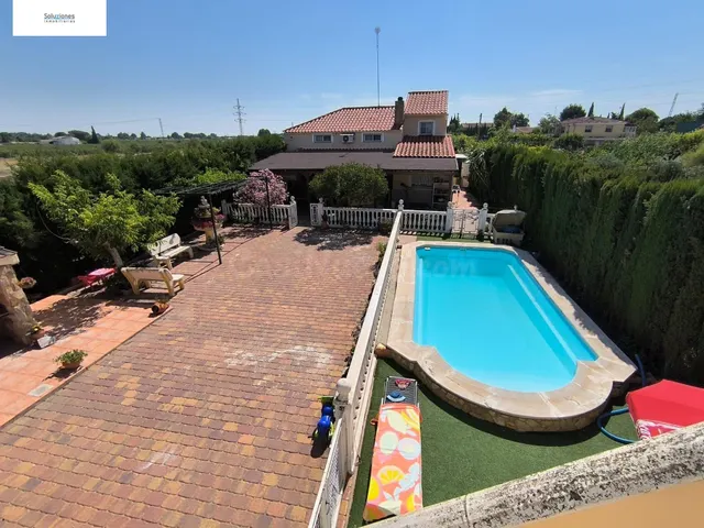 Chalet independiente con piscina privada a solo 4 km de Alba - foto 3