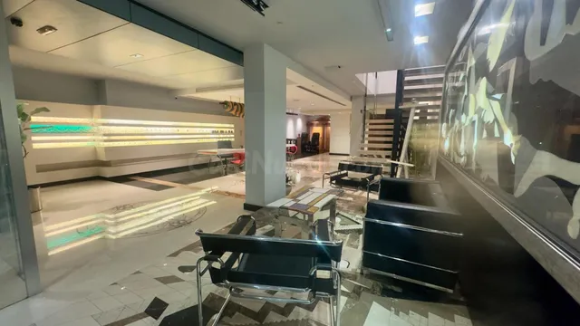 Local comercial 241m² en venta - Vistahermosa — 4