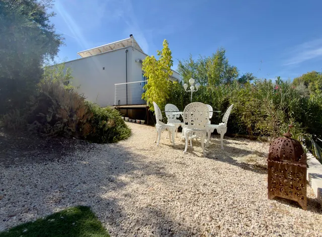 CHALET INDEPENDIENTE CON 3.500 M2 DE PARCELA, PISCINA, VIVIENDA DE INVITADOS Y PISTA DEPORTIVA EN LOS TABLAZOS — 46