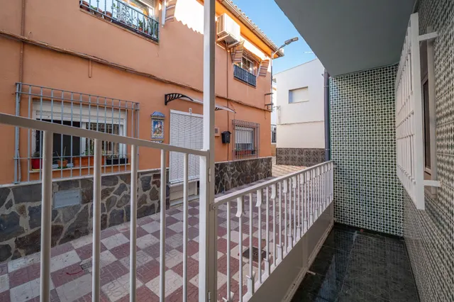 CASA HACIENDO ESQUINA EN ATARFE — 6