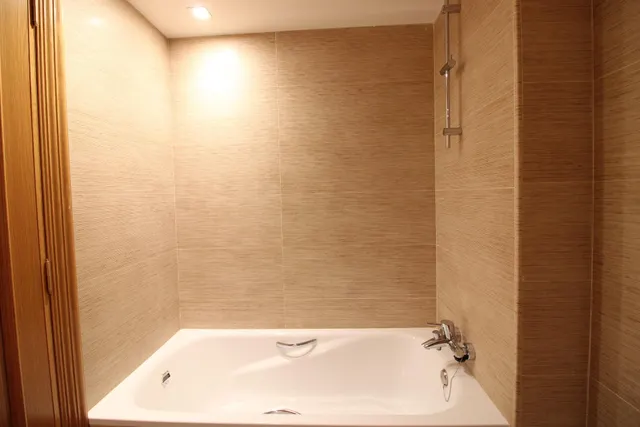 EXCLUSIVA VIVIENDA DE CASI 200M2, REFORMADA A ESTRENAR Y A POCOS PASOS DEL CAUCE DEL TURIA — 45