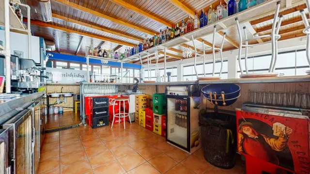 GRAN RESTAURANTE CON ESPACIOSA TERRAZA — 14