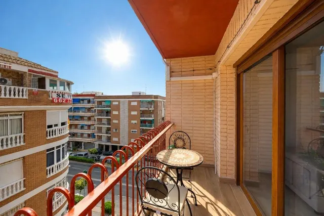 Ático reformado en venta en Torrevieja a 100 metros de la playa del acequión, con 3 dormitorios y 2 terrazas — 11