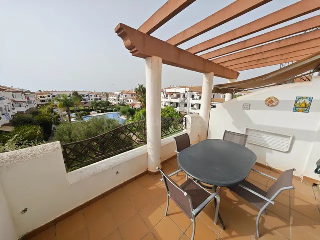 Apartamento de 2 dormitorios a 750 metros de la playa La Bar - foto 2