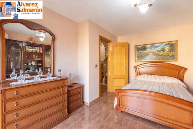 Casa independiente a 5 minutos de Granada en buen estado para entrar a vivir — 38