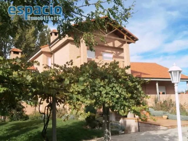 VENTA CHALET EN CARRACEDELO — 17
