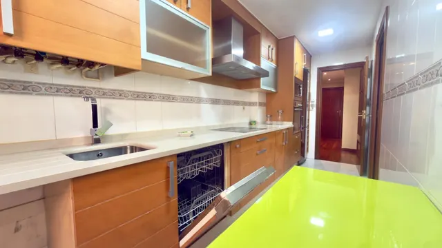 Piso en venta en el centro de Carballiño con 2 habitaciones  - foto 5