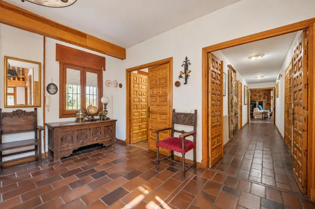 Mansión residencial: Privacidad, naturaleza y gran potencial en Villanueva de la Cañada — 7