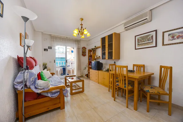 Apartamento de 2 dormitorios y piscina comunitaria en Playa del Cura — 8