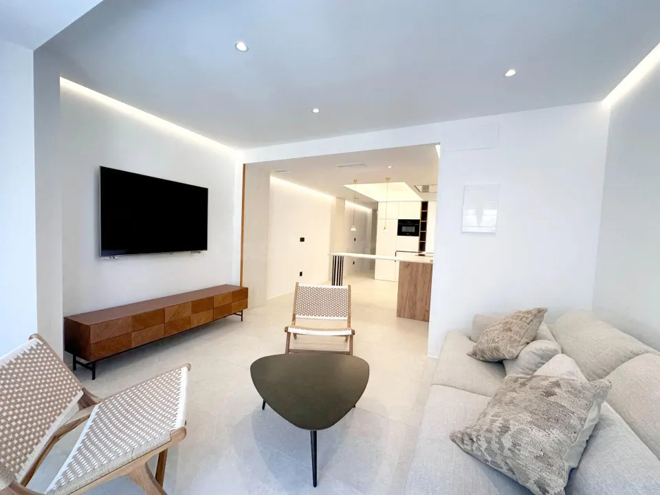 Vivienda de diseño reformada junto al Paseíto Ramiro a pasos de la playa
