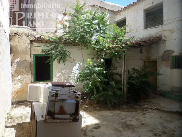 *Casa con 320m2 de suelo, en pleno centro de Tomelloso, junt - foto 2
