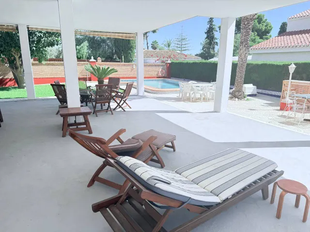 Espectacular chalet en Dehesa de Campoamor con piscina privada a 5 minutos andandoa la playa. — 28