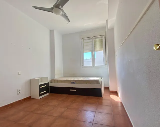 4 dormitorios y dos baños en zona centrica — 12
