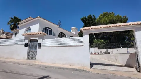 Casa 5 habitaciones 557m² en venta - BLUE LAGOON