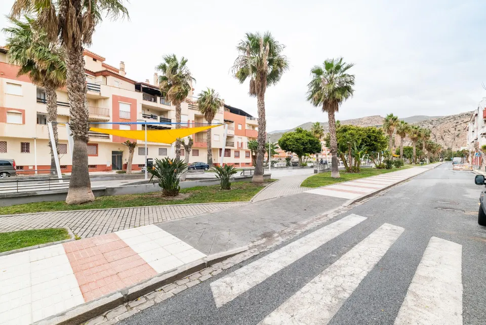 EXCEPCIONAL OPORTUNIDAD, PISO  EN CALAHONDA.