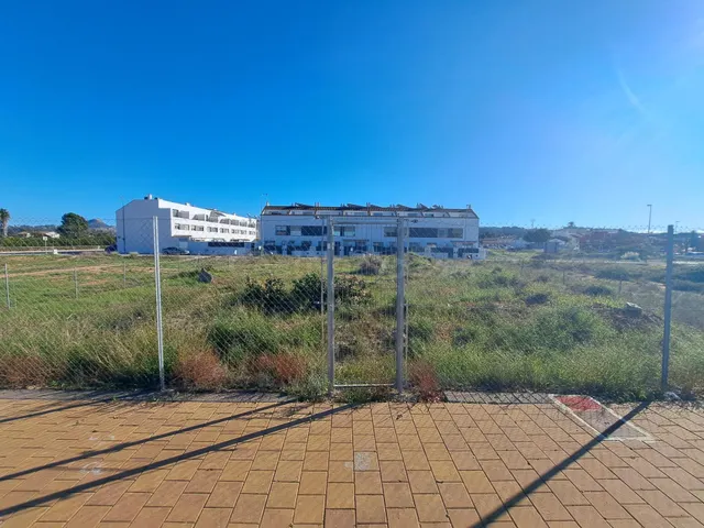 Se vende parcela en terreno urbanizable de 400 m2 en Carcaix