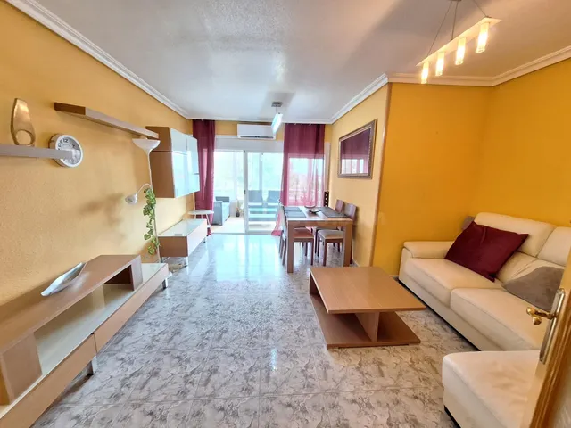 Alquiler temporal piso de 4 dormitorios, 2 baños y garaje en - foto 2