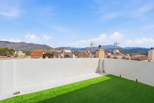 Una casa de ventanas azules para vivir Salobreña desde dentro — 5