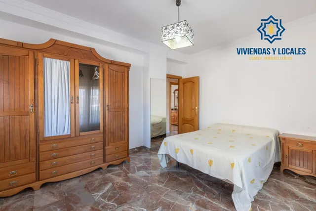 Casa en esquina en venta en Las Gabias — 40