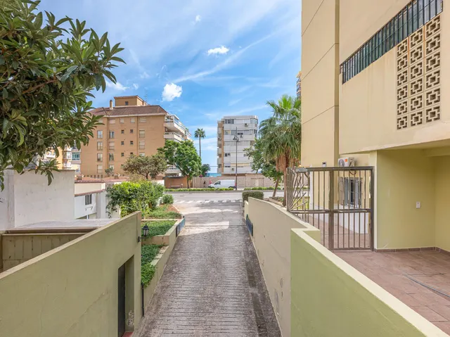 Vivienda con terraza y vistas al mar en Avenida de las Gaviotas, Fuengirola — 34