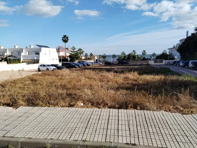 Venta de solares urbanos de 500 m2 en segunda linea de mar
