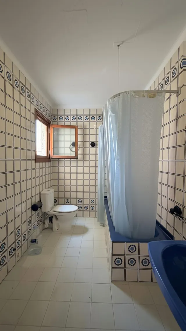 Piso de 4 habitaciones con garaje privado, dos balcones y vistas despejadas en el centro de Deltebre — 25