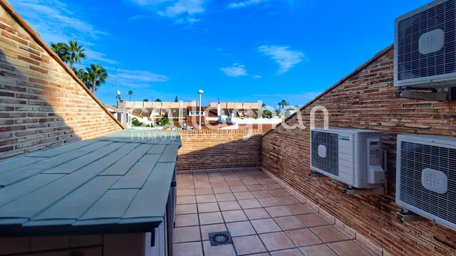 Villa en venta en Playa Almardà — 37