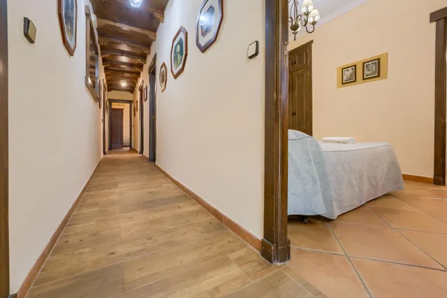 Espectacular chalet con piscina de diseño, jardín de 2.000 m2 y 4 dormitorios con baño propio — 31