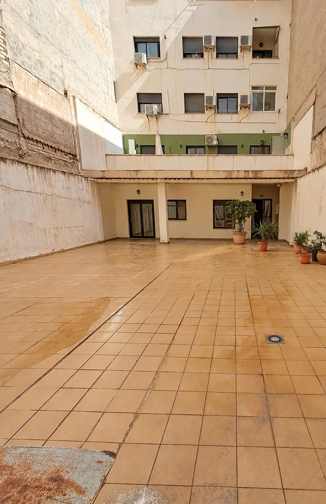 Planta baja de 131 m2 con terraza privada de más de 40 m2, garaje y 2 trasteros en Alicante — 24