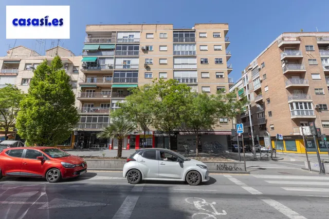 Piso con terraza y gran potencial junto a Camino de Ronda — 43