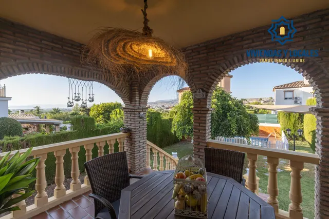 Chalet en venta en La Zubia con Licencia Turística — 46