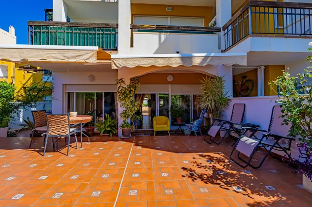 SE VENDE Magnífico apartamento con gran jardín privado en Ve - foto 2