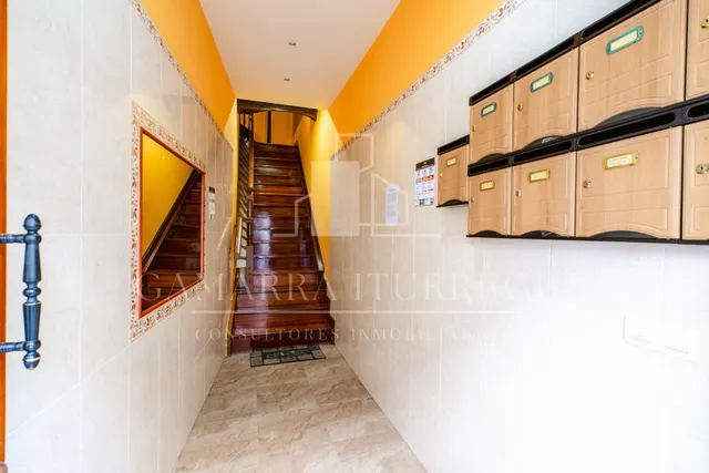 Gamarra Iturregui Consultores Inmobiliarios vende acogedora vivienda listo para entrar a vivir con garaje opcional en pleno Casco Viejo de Bermeo junto al Puerto. — 15