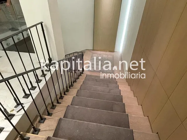 Local comercial en alquiler en el centro en Valencia (Valencia) — 44