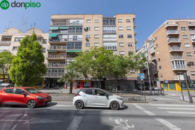 Piso con terraza y gran potencial junto a Camino de Ronda — 43