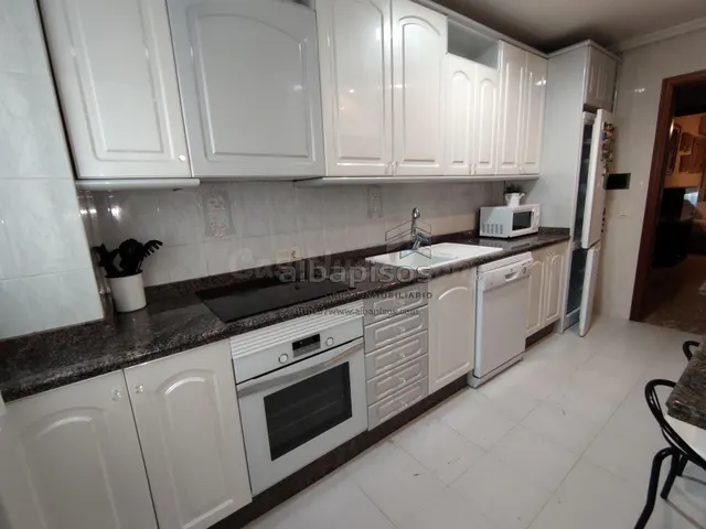 PISO DE CUATRO habitaciones SIN ASCENSOR. MUY BUENA ZONA — 3