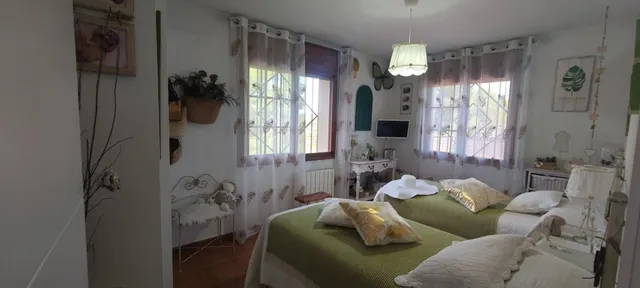 Espectacular Chalet Adosado con Piscina, Terrazas y Diseño Exclusivo — 14