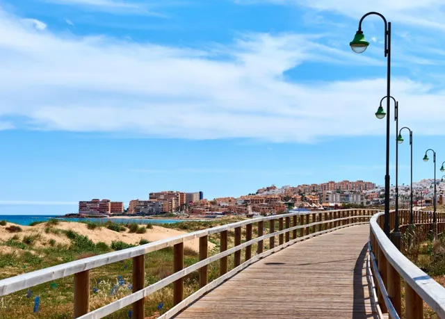 VILLAS DE OBRA NUEVA EN LA MATA — 19