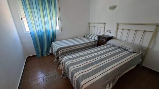 Apartamento ubicado en primera línea playa Daimús, destaca por su privilegiada orientación noroeste que regala vistas despejadas al mar — 8