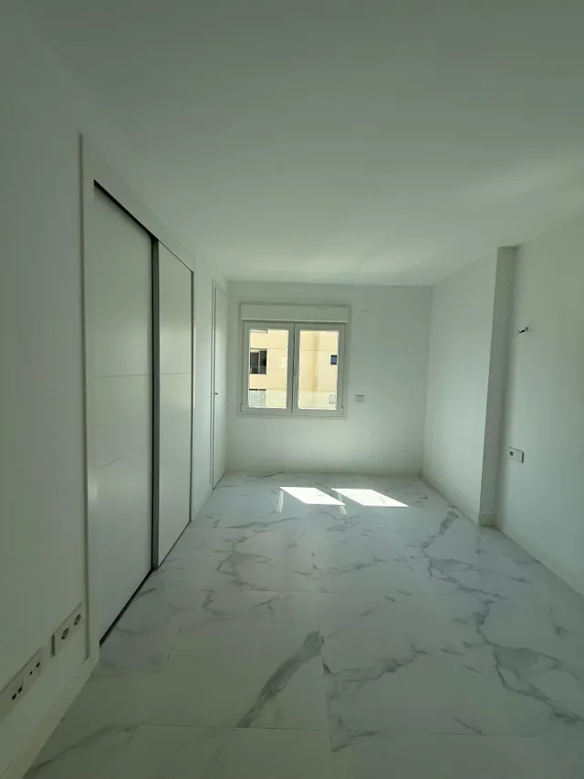 Apartamento de lujo en primera línea de mar con 3 dormitorios, 2 terrazas y parking incluido — 31
