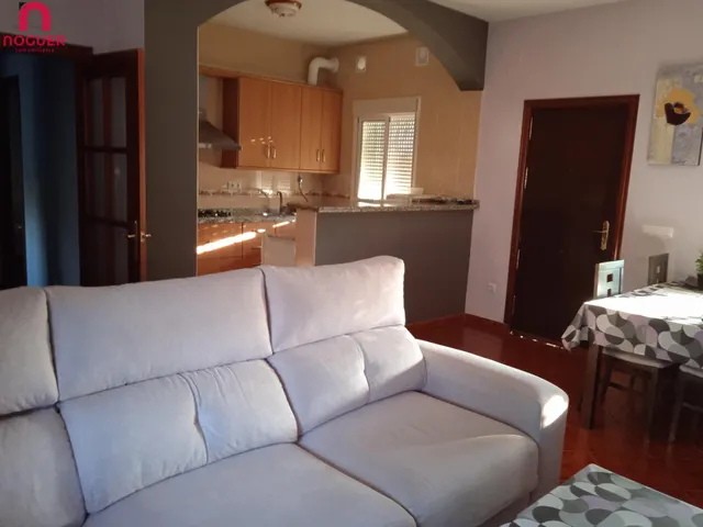 Chalet Independiente en La Carlota – Amplia Parcela y Excelente Ubicación — 9