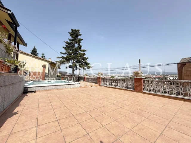 Chalet independiente en venta en Passatge de Suïssa - foto 2