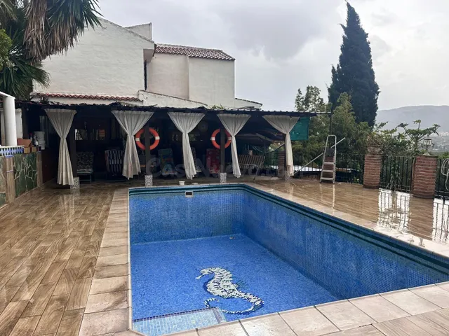 Villa con jardín tropical, piscina y casa de invitados a sol - foto 2