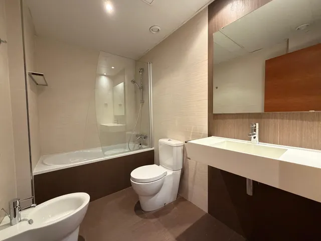 Planta baja con patio privado en Creu Alta, Carrer Canonge Joncar con Carrer Vilacinca – 2 habitaciones, 2 baños y espacio exterior propio — 13