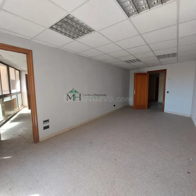 Amplia Oficina en Najera con Potencial para Transformación - foto 5
