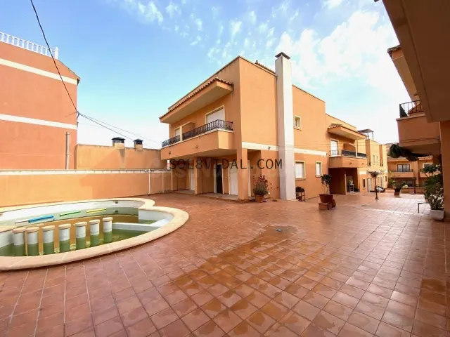 Dúplex en el raiguero de poniente, todo nuevo a estrenar. Dispone de planta sótano con un gran salón — 2