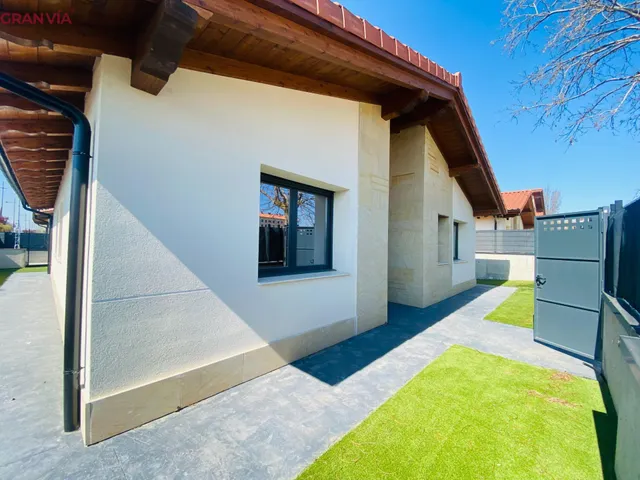 Chalet en venta en Haro — 24