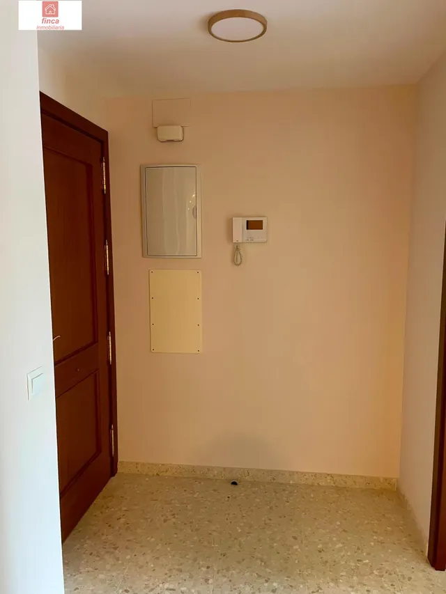 ALQUILER PISO EN BADAJOZ, DETRAS HOSPITAL UNIVERSITARIO, PISO SIN AMUEBLAR, COCINA AMUEBLADA Y EQUIPADA, CLIMATIZADO, CON ASCENSOR Y GARAJE, LUMINOSO — 20