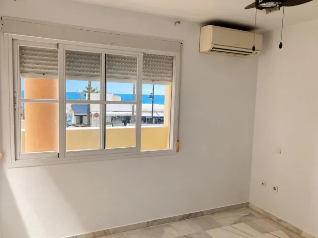Piso en primera linea de playa en Torremolinos — 14